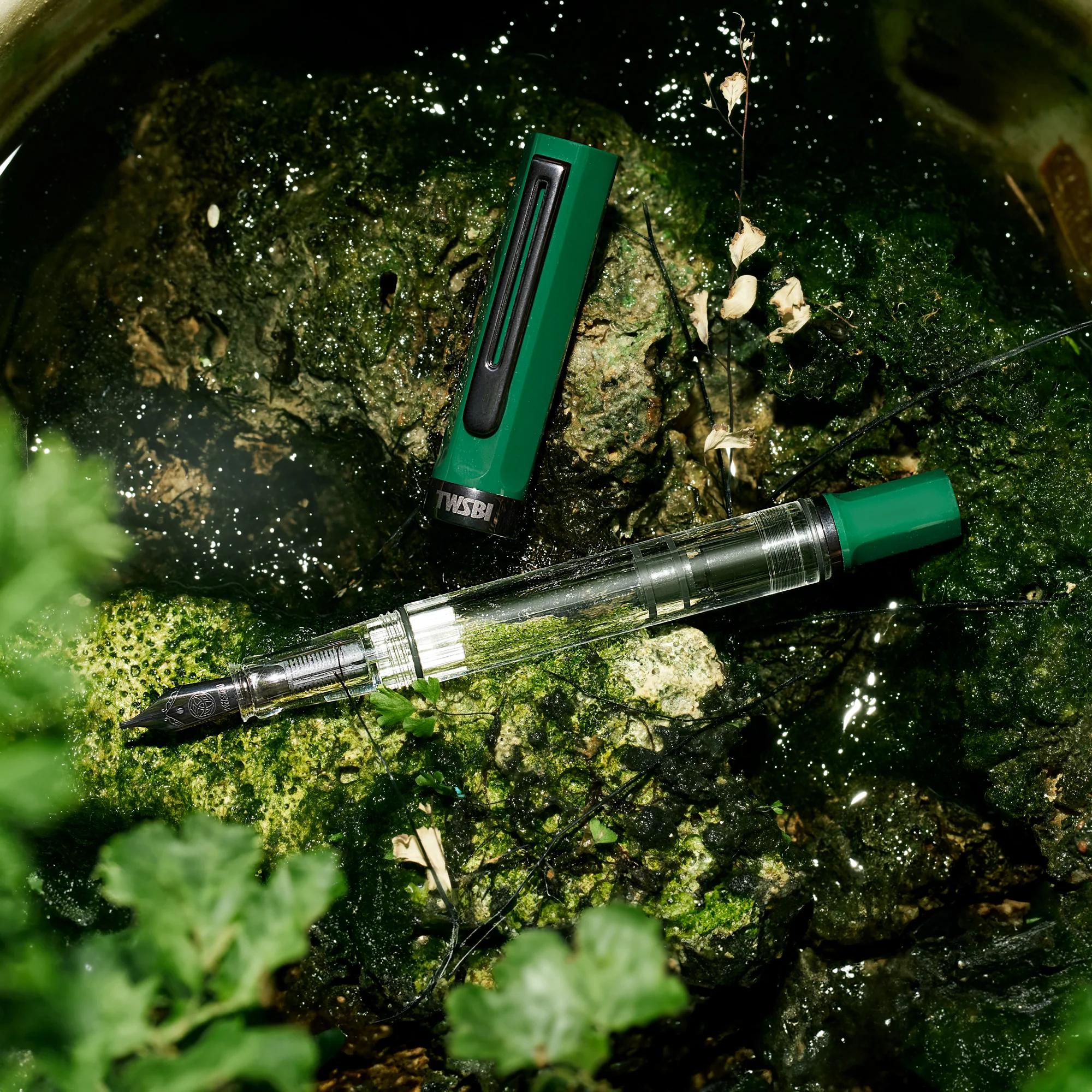 TWSBI ECO Irish Green w/Oynx Fountain Pen - Image 4